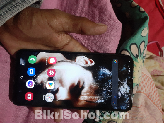 Samsung M20